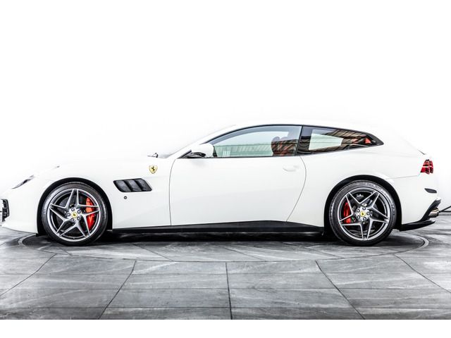 FERRARI GTC4 LUSSO T