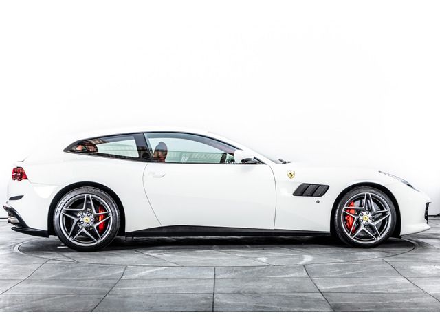 FERRARI GTC4 LUSSO T
