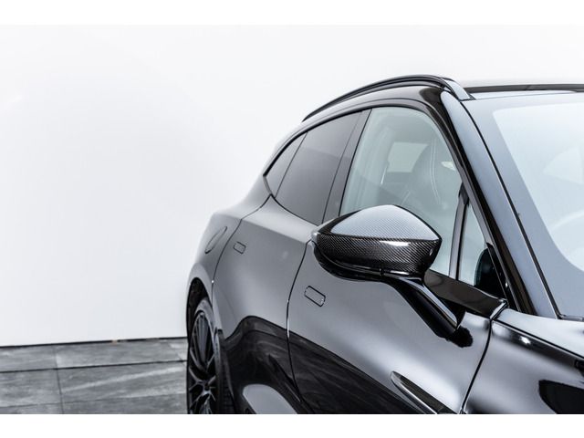 ASTON MARTIN SUV