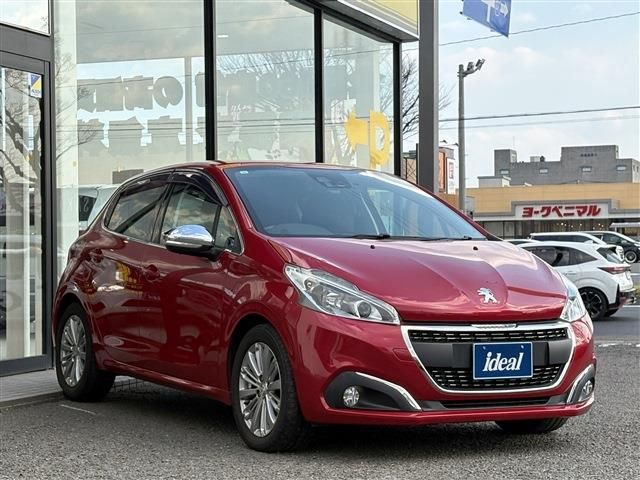 PEUGEOT 208