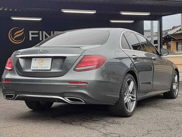 MERCEDES BENZ E-Class sedan
