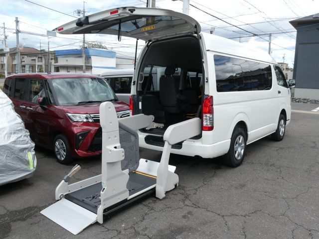 REGIUSACE 4WD van
