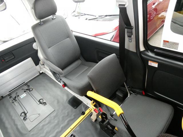 REGIUSACE 4WD van