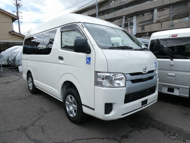 REGIUSACE 4WD van