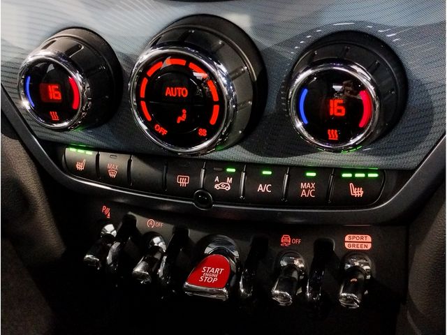 MINI COOPER D CROSSOVER