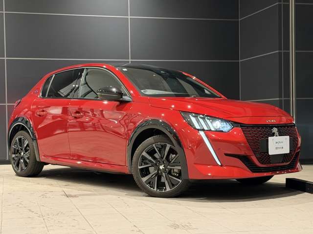 PEUGEOT e-208