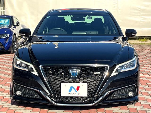 CROWN sedan hybrid