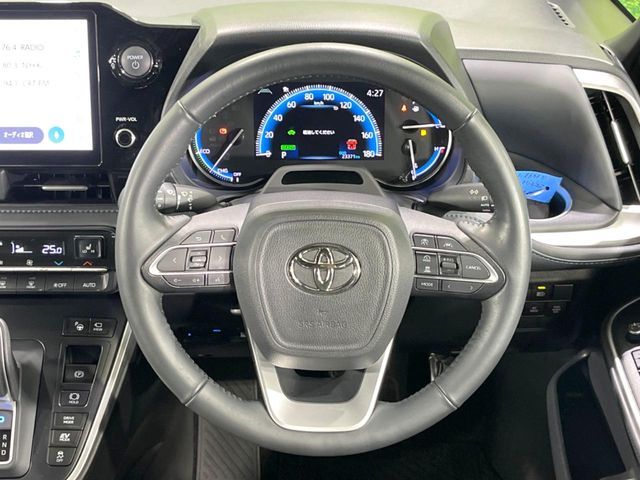 VOXY HYBRID