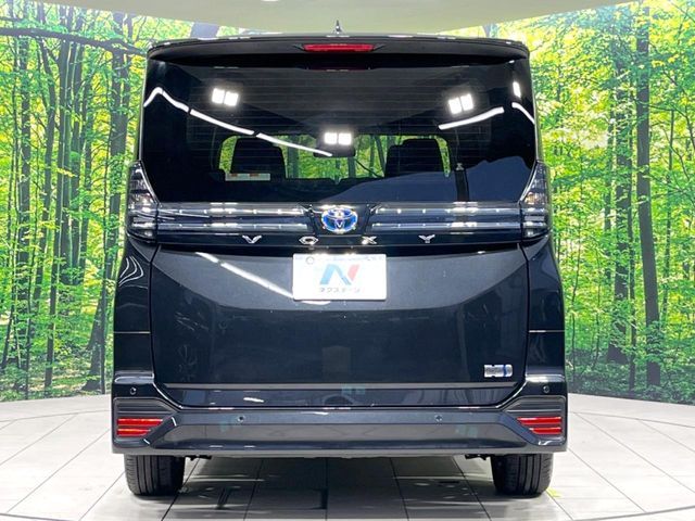 VOXY HYBRID