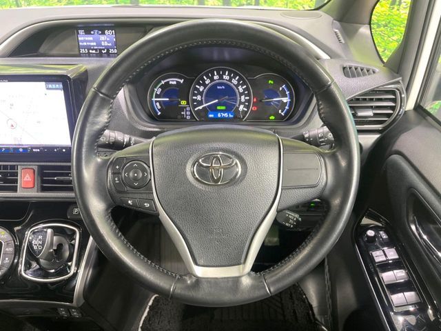 VOXY HYBRID