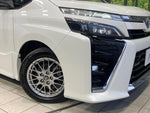 VOXY HYBRID