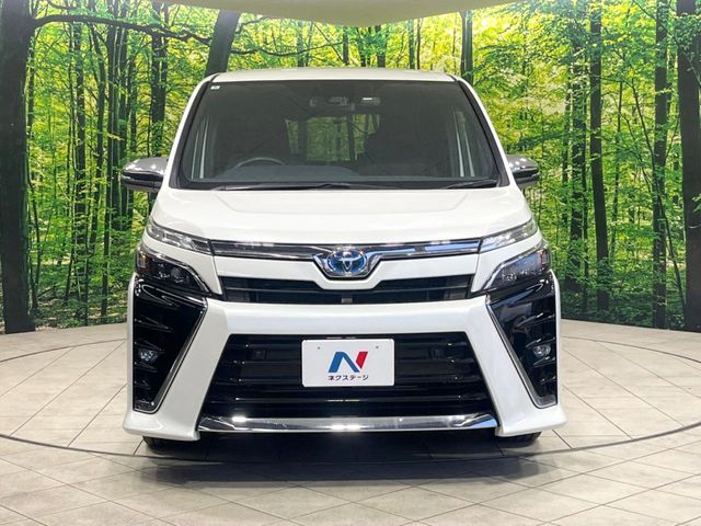 VOXY HYBRID