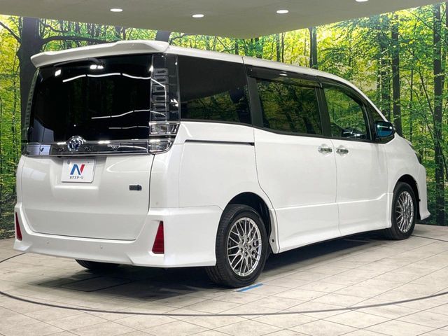 VOXY HYBRID