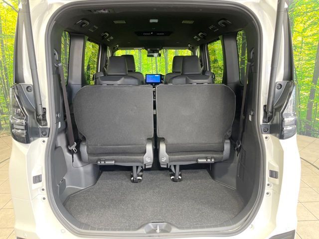 VOXY HYBRID