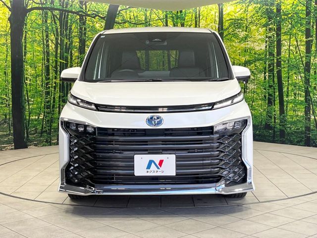 VOXY HYBRID