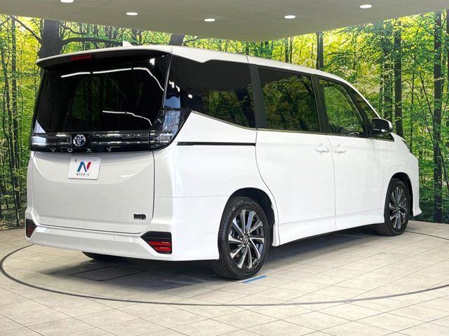 VOXY HYBRID
