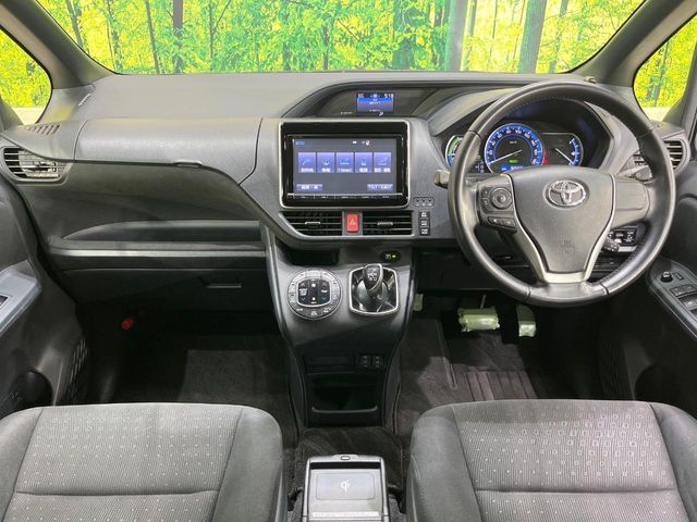 VOXY HYBRID