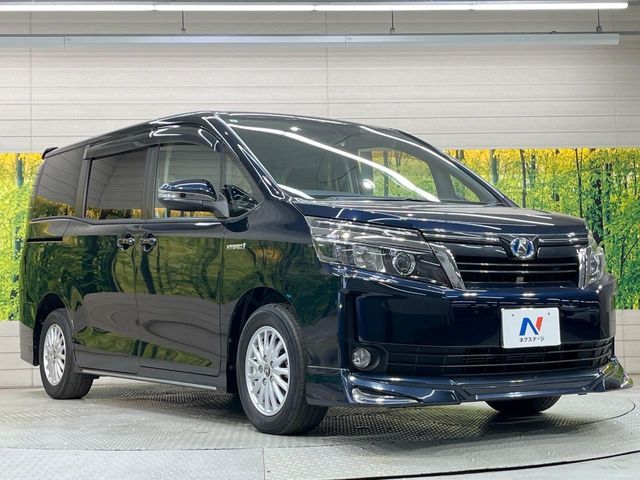 VOXY HYBRID