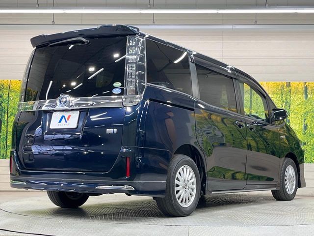 VOXY HYBRID