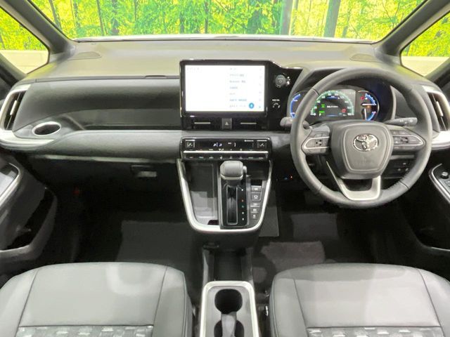 VOXY HYBRID