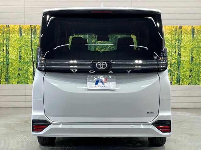 VOXY HYBRID