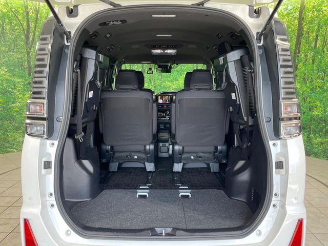 VOXY HYBRID