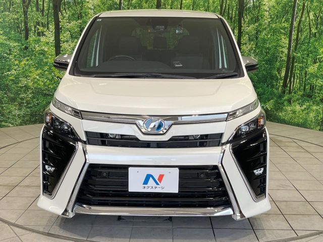 VOXY HYBRID