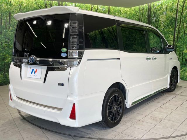 VOXY HYBRID
