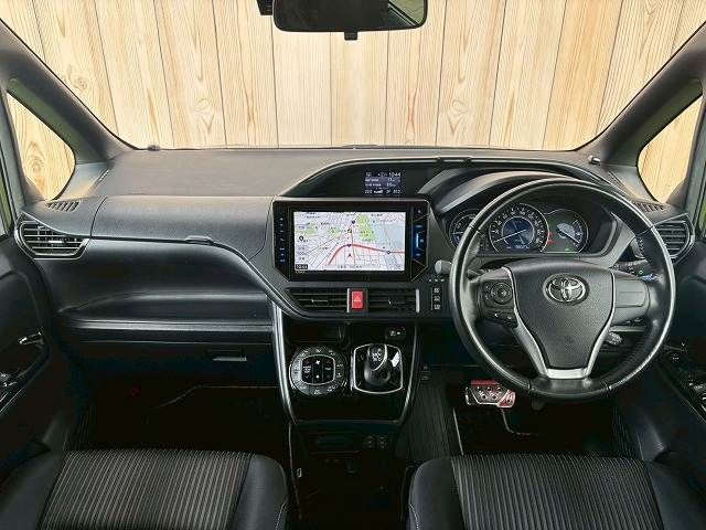 VOXY HYBRID