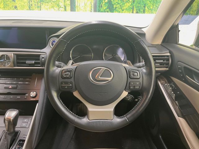 LEXUS IS300h