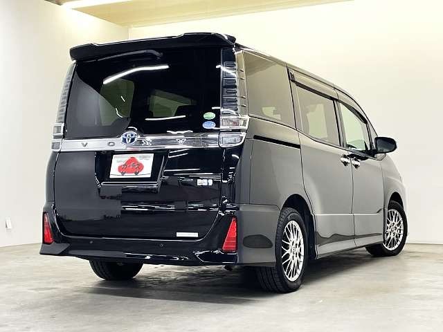 VOXY HYBRID