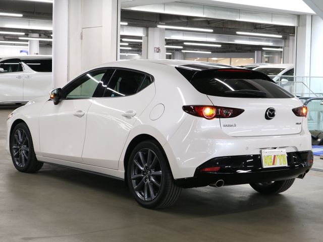 MAZDA3 FASTBACK