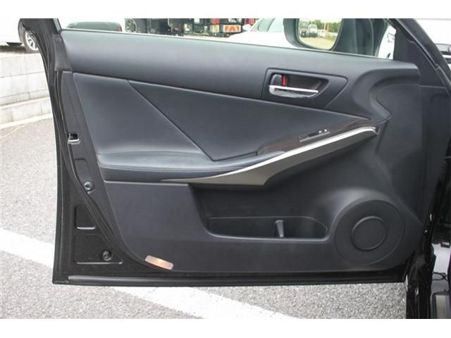 LEXUS IS300h