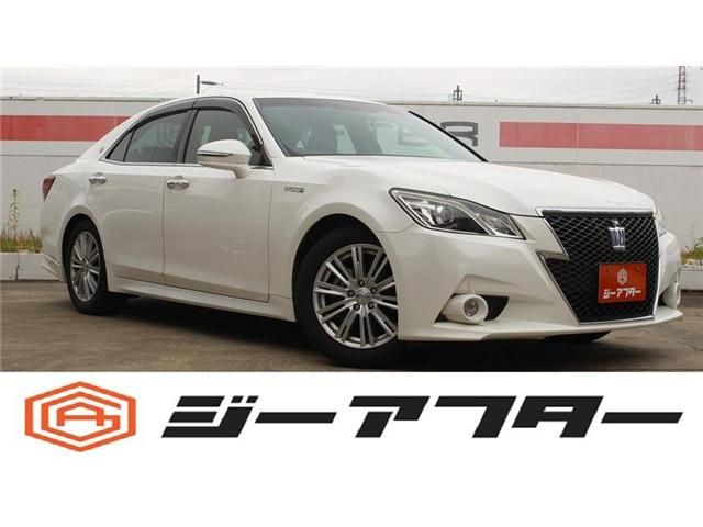 CROWN sedan hybrid