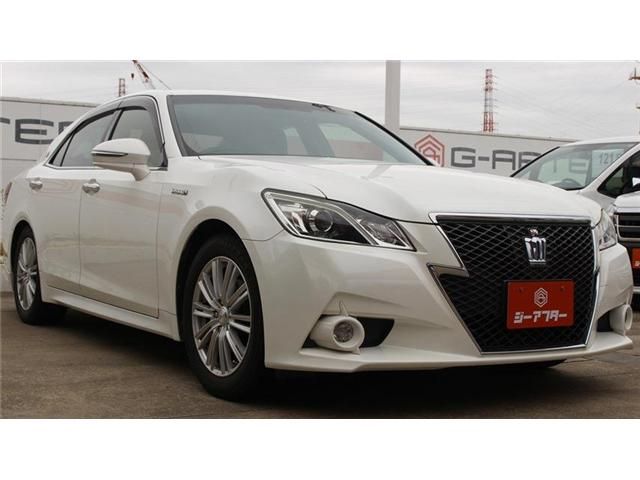 CROWN sedan hybrid