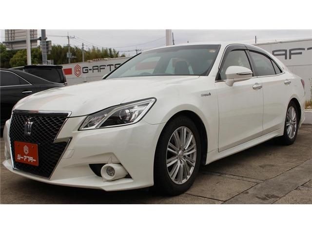 CROWN sedan hybrid