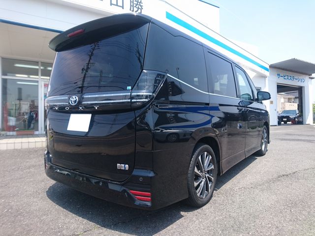 VOXY HYBRID