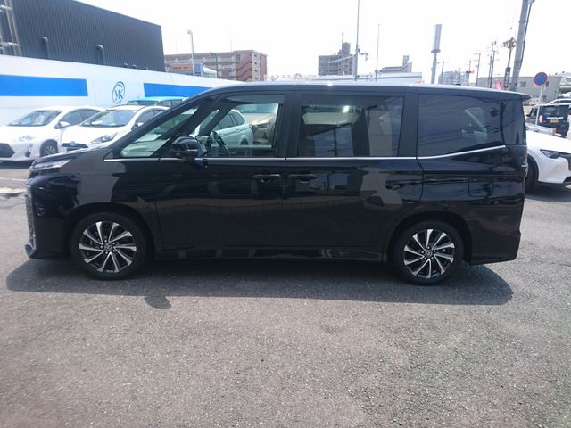 VOXY HYBRID