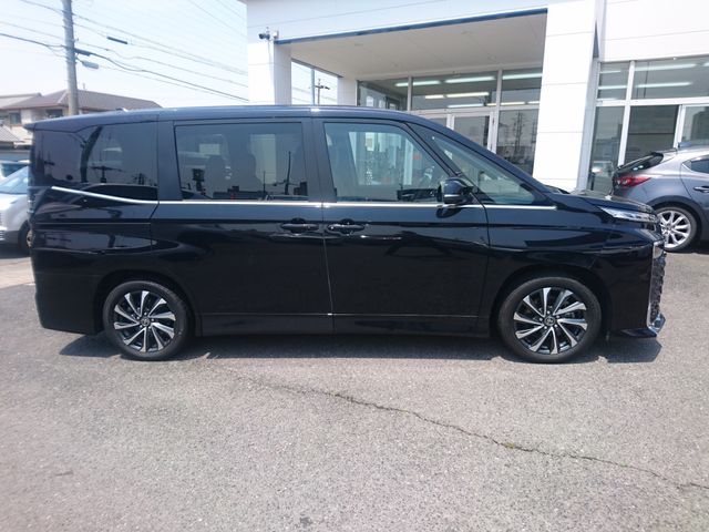 VOXY HYBRID