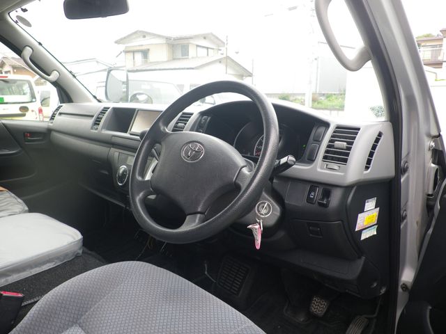 HIACE COMMUTER