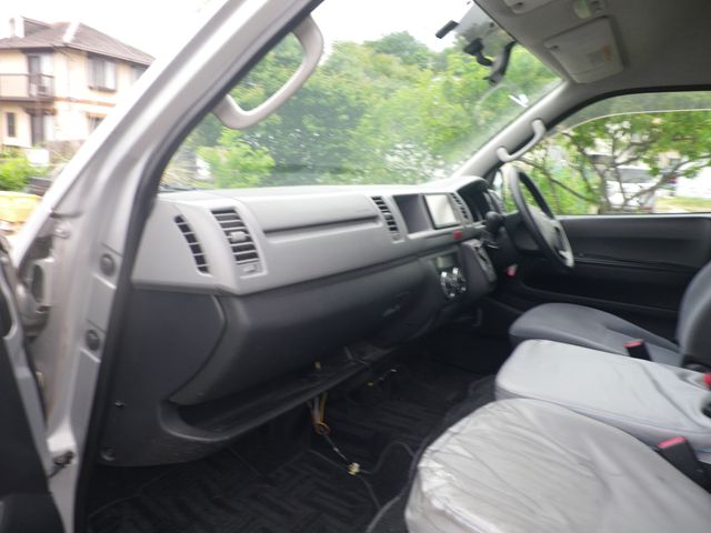 HIACE COMMUTER