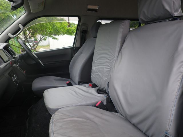 HIACE COMMUTER
