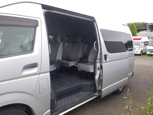 HIACE COMMUTER