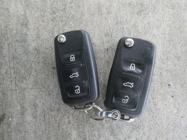 VOLKSWAGEN The BEETLE