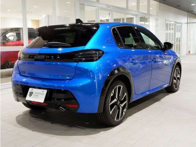 PEUGEOT 208
