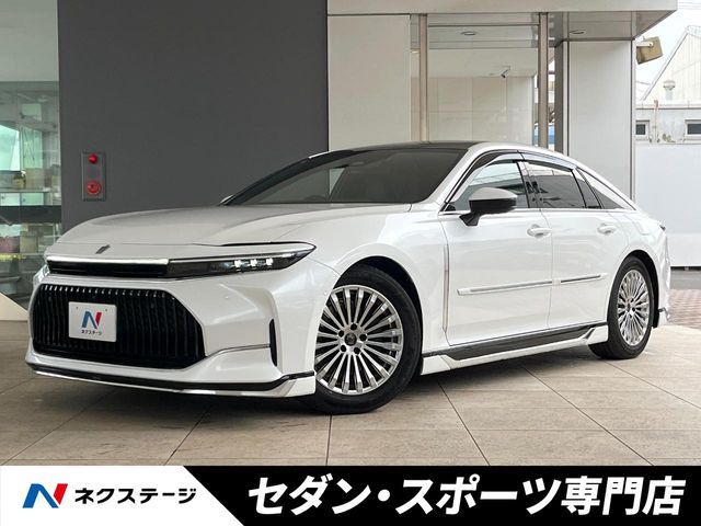 CROWN sedan hybrid
