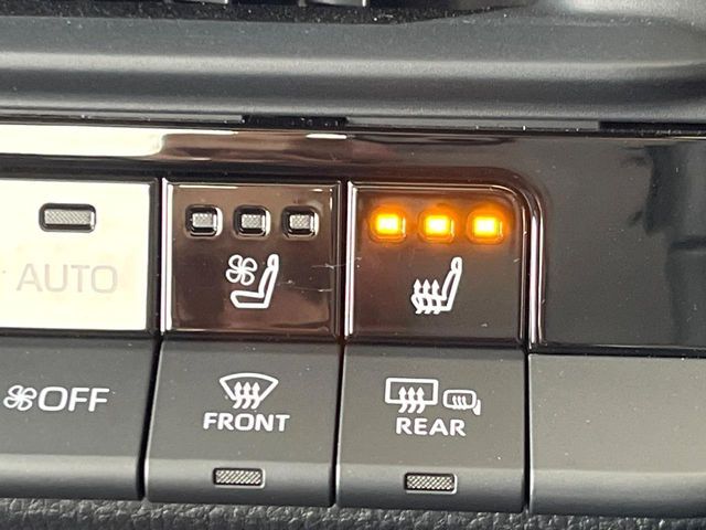 CROWN sedan hybrid