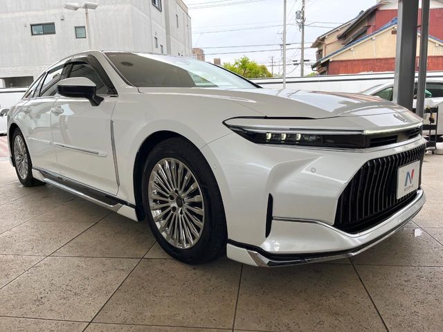 CROWN sedan hybrid