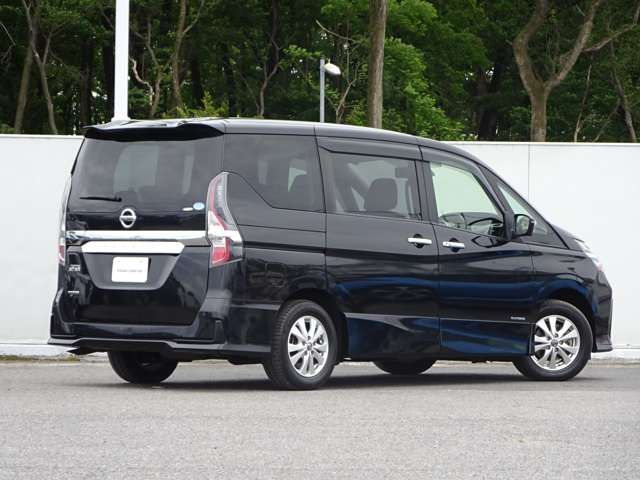 SERENA S-HYBRID 4WD