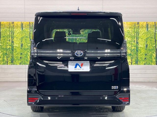 VOXY HYBRID